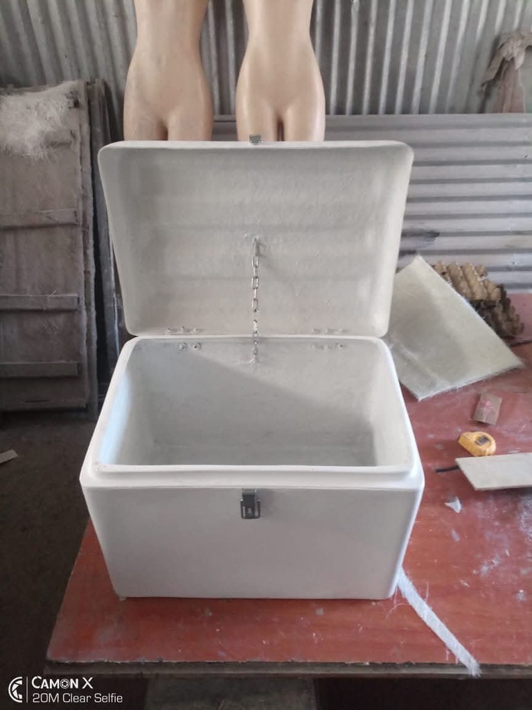 Delivery box for motorbikes